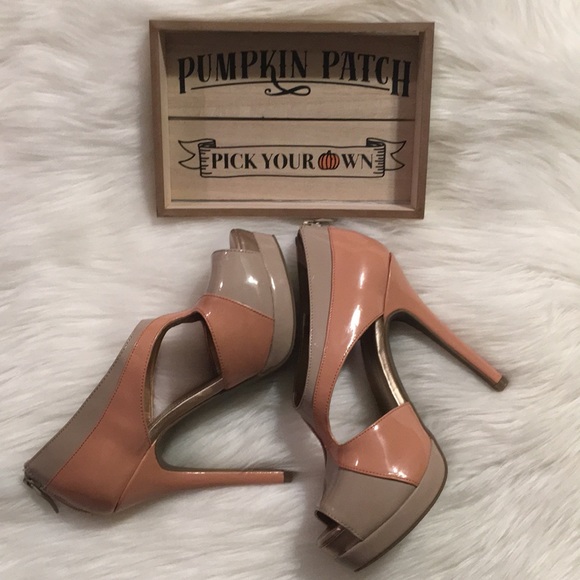 ✨NWOT✨BCBG GENERATION✨NUDE PLATFORM SHOES - Picture 2 of 8
